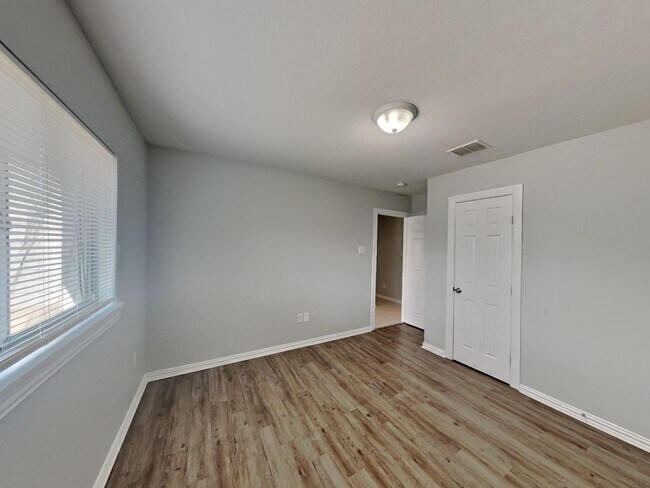 Building Photo - Coming Soon! 4BR/3BA | Newly Renovated Single Family Home | Fenced  yard | In Grand Prairie!