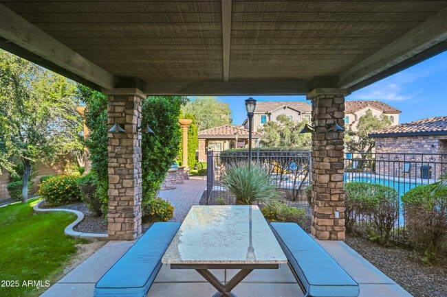 Building Photo - 2060 E Heartwood Ln