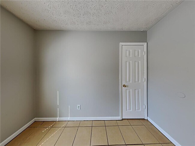 Building Photo - 6114 Green Acres Dr SW