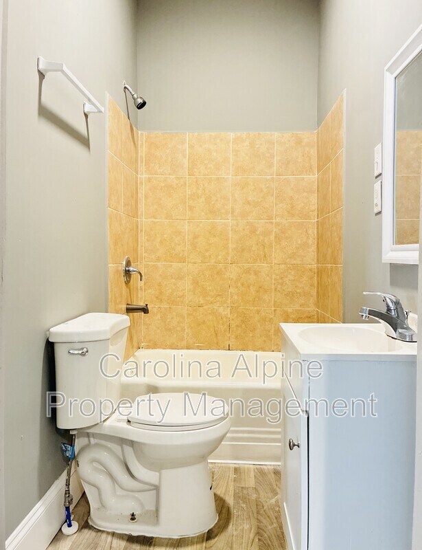 Building Photo - 910 Walnut St