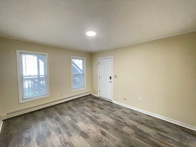 Building Photo - 39 Ferry St