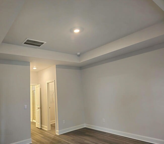 Building Photo - Live the Dream: Luxury Golf Course Living Awaits!