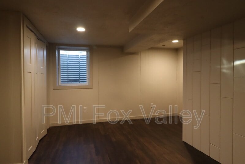 Building Photo - 800 N Hawthorne Dr