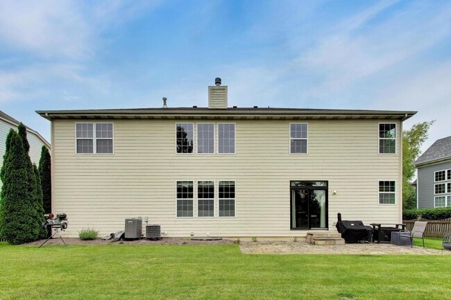 Building Photo - 18768 W Highfield Dr