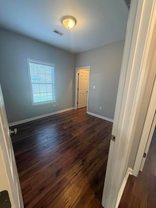 Building Photo - 858 Melanie Ln