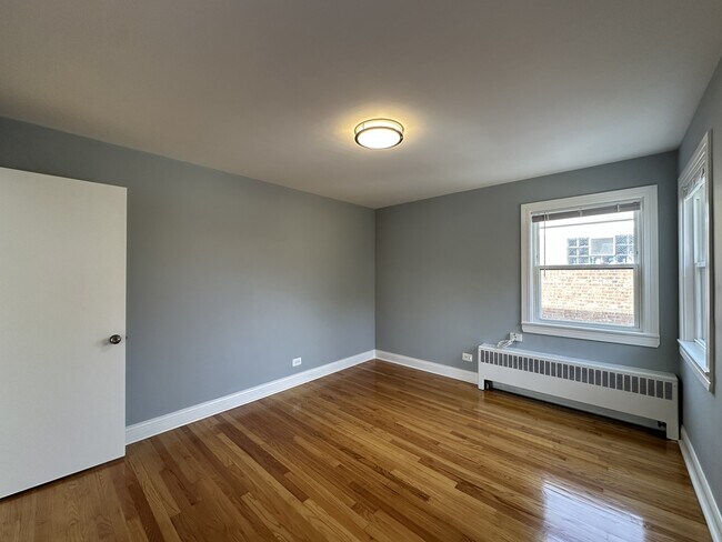 Building Photo - 2750 W North Shore Ave