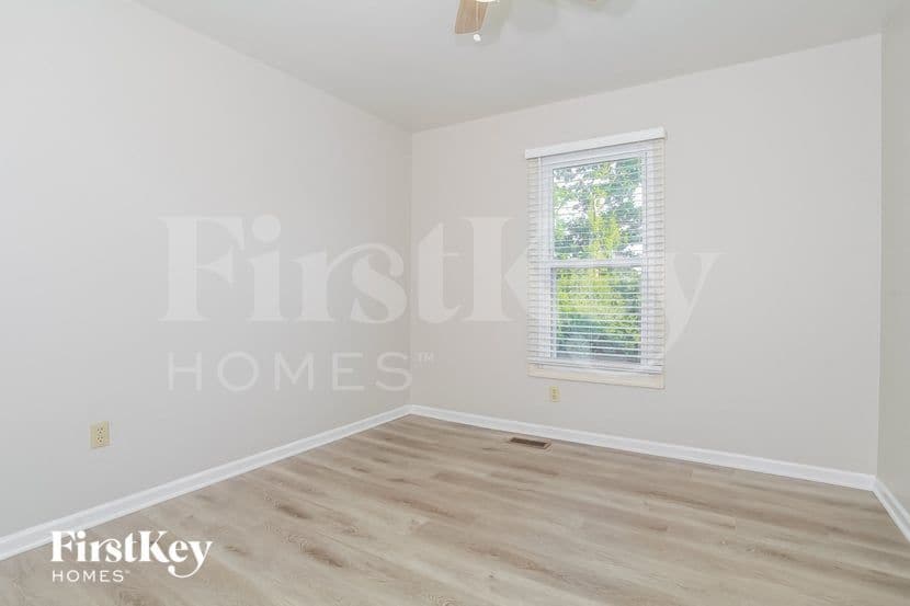 Building Photo - 8635 Coran Dr