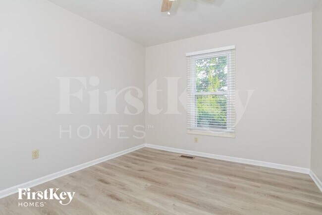 Building Photo - 8635 Coran Dr