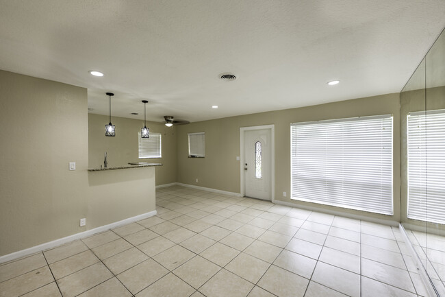 Family Room - 131 NW 57th St