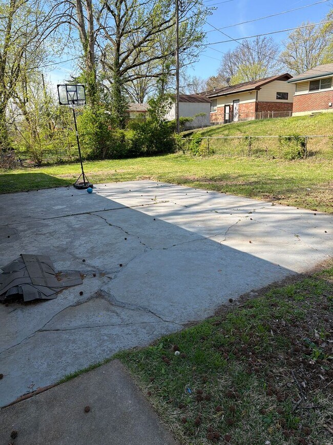 Building Photo - 9723 Portage Dr