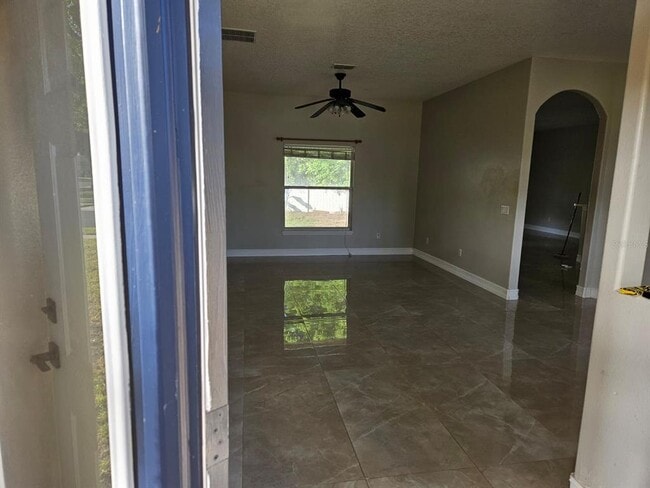 Building Photo - 647 Carey Way
