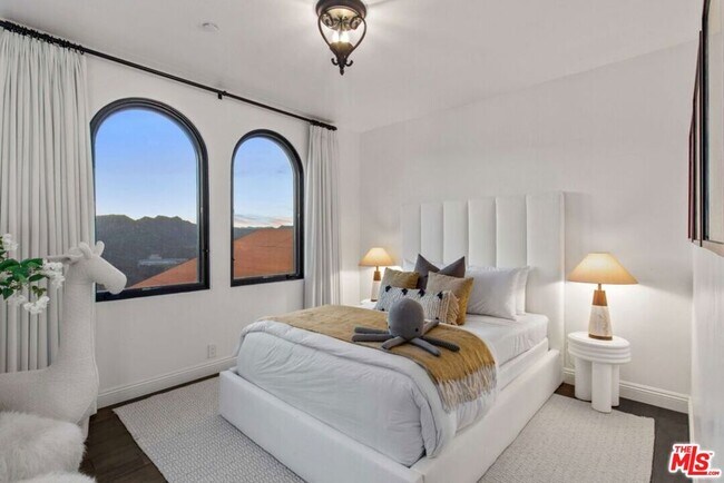 Building Photo - 16866 Charmel Ln