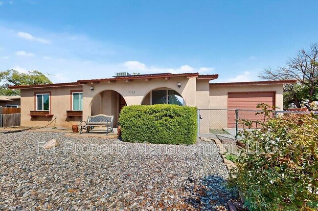 Building Photo - 2702 Avenida Del Sol