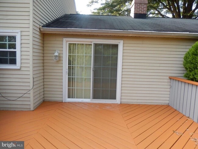 Building Photo - 15821 Anamosa Dr