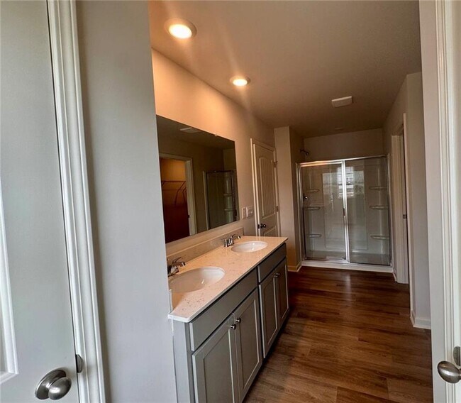Building Photo - 22 Berryville Dr