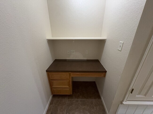 Building Photo - 1107 Cinch Dr