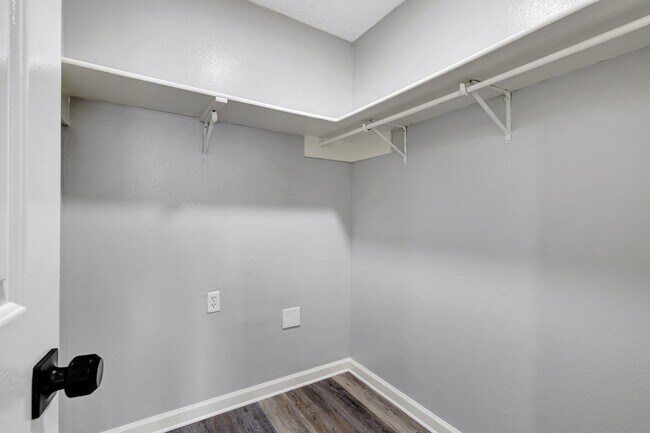 Building Photo - ***APPLICATION CURRENTLY UNDER REVIEW***Co...