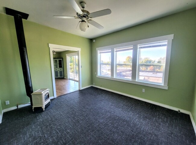 Building Photo - 1/2 OFF FIRST MONTH RENT - Available NOW