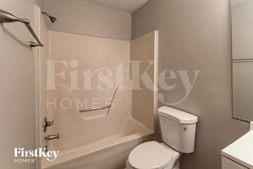 Building Photo - 911 Providence Way