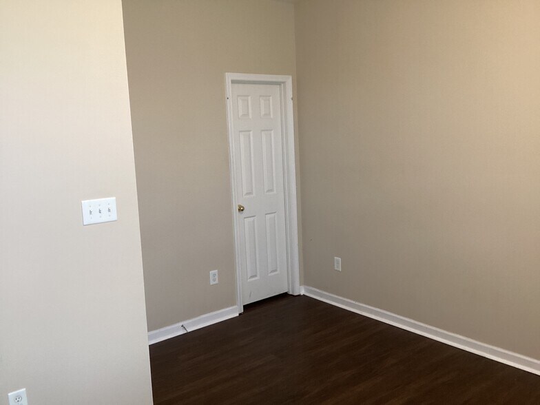 Building Photo - 1018 Skillbeck Rd