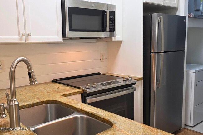 Building Photo - 230 Colima Ct