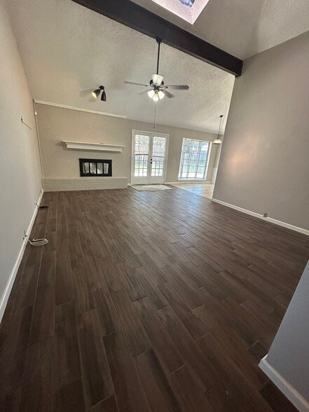 Building Photo - 1007 Almond Ct