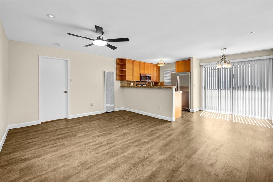 Building Photo - 18530 Hatteras St