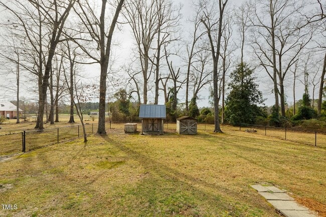 Building Photo - 4610 Linden Rd