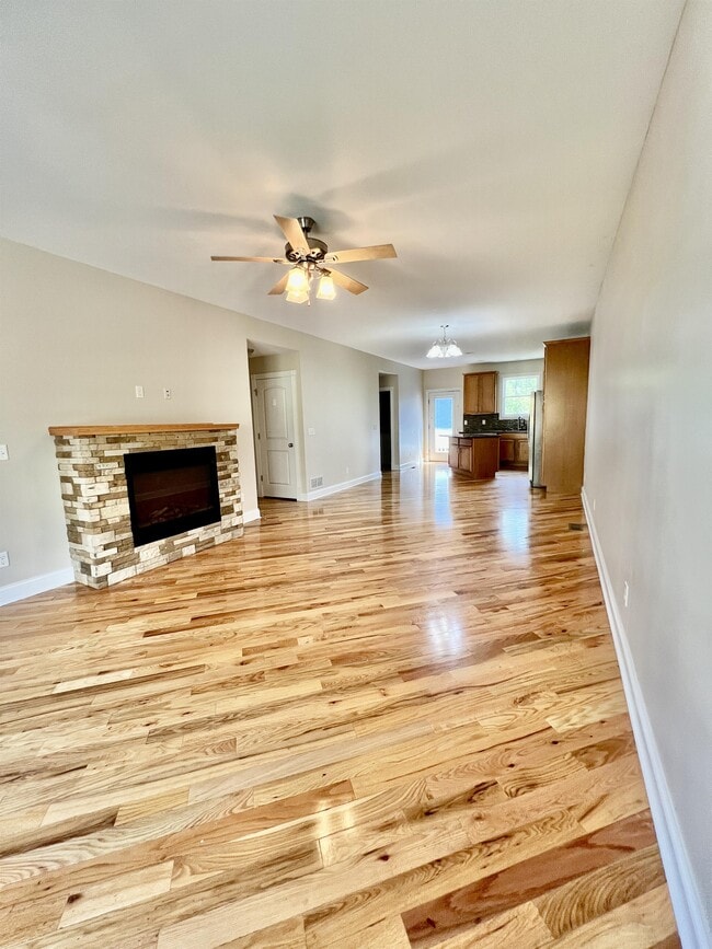 Building Photo - 40 Brownstone Dr