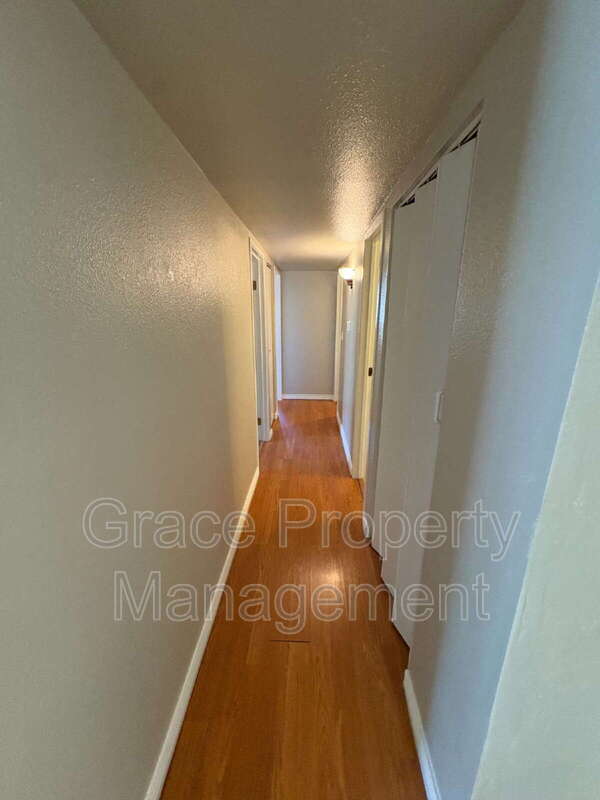 Building Photo - 8555 E Fairmount Dr