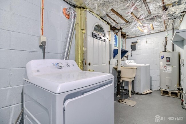 Building Photo - 345 Lincoln Blvd