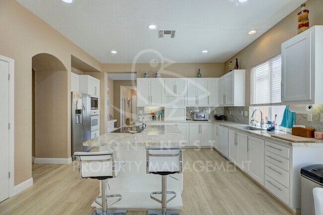 Building Photo - One of a kind, GREAT floorplan in Twelve B...