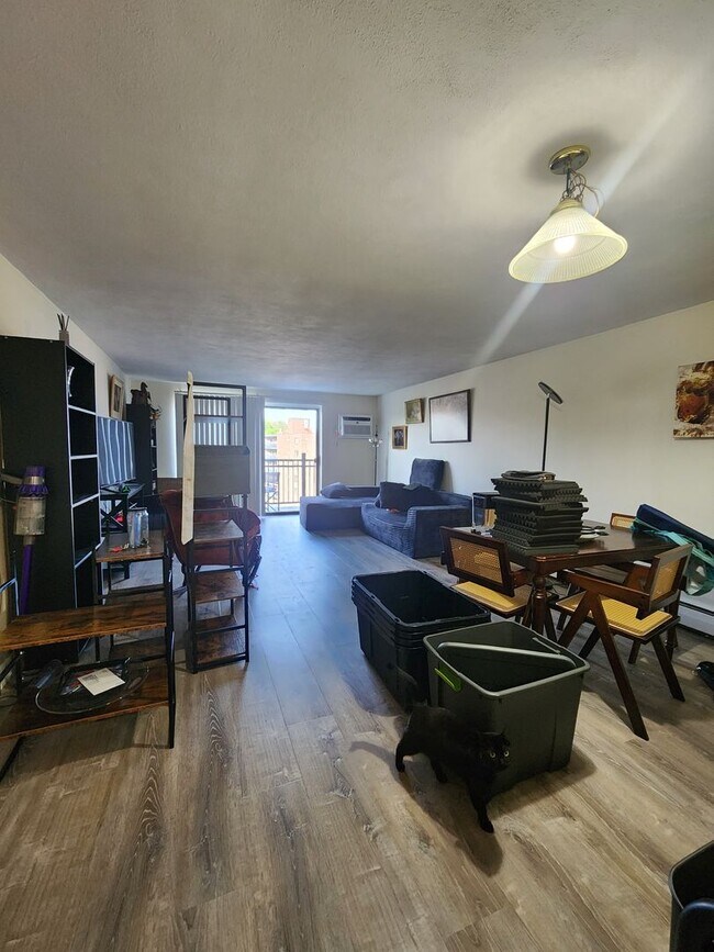 Building Photo - Watertown - 2 Bedroom Apartment - 9/1  **NO FEE*