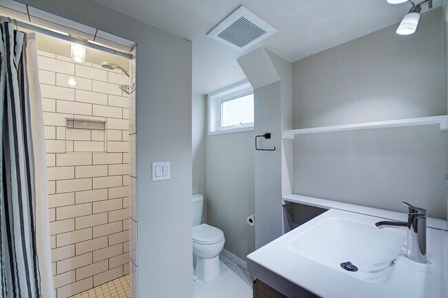 Building Photo - 4Bd/1.75Ba Edmonds House