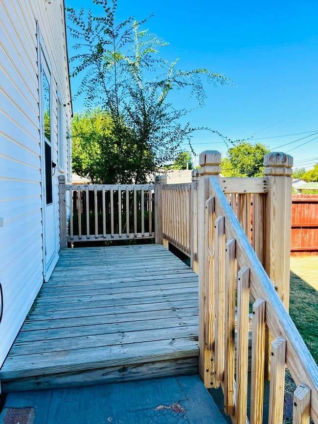 Building Photo - Beautifully Updated 2BD 1BA Corner Lot Hom...