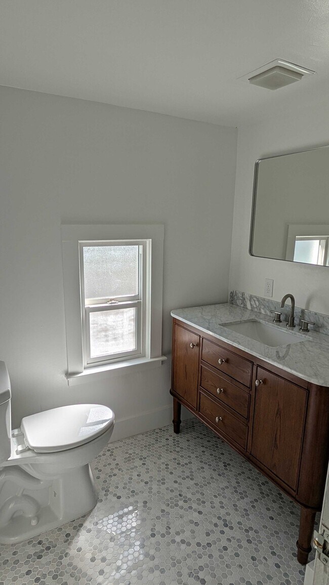 Building Photo - 541 Mason St