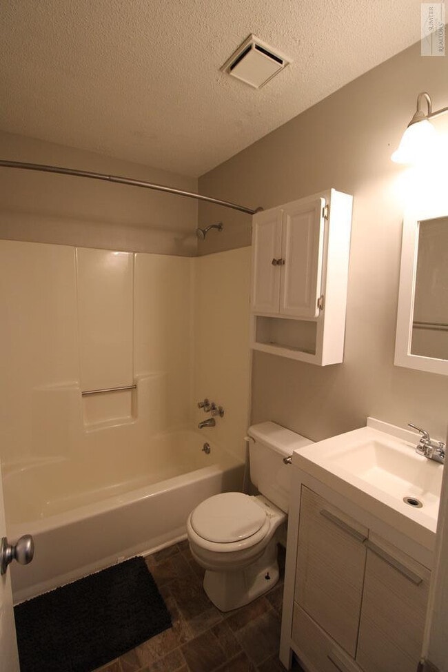 Building Photo - 2012 Gion St