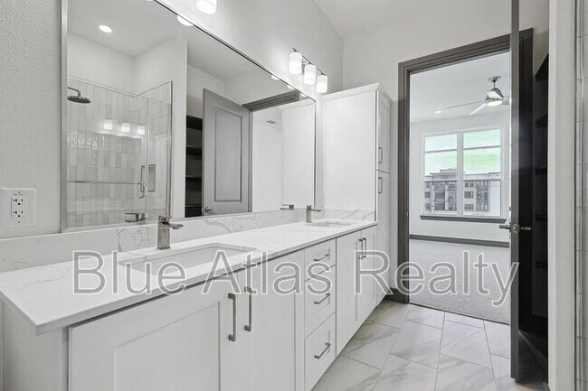 Building Photo - 2700 Old Denton Rd