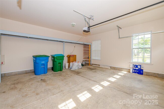 Building Photo - 2624 Snap Dragon Dr