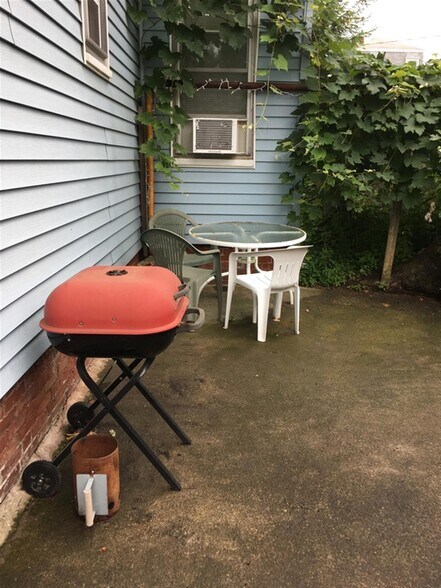 Building Photo - 87 Summer St