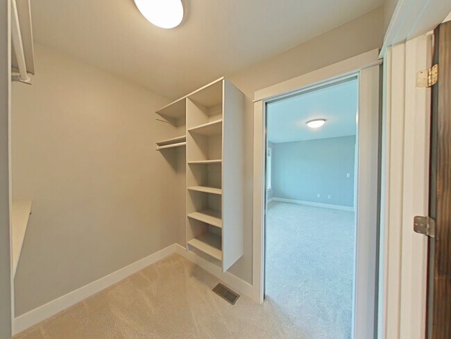 Building Photo - Stunning 3-bedroom, 2.5-bathroom condo with attached 2 stall garage!