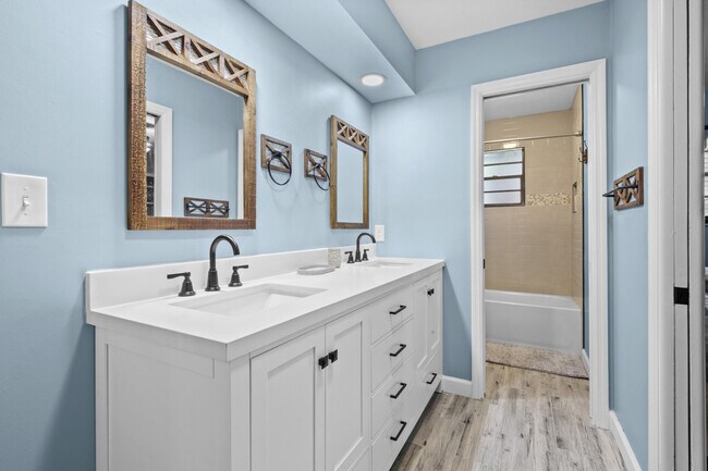 Building Photo - 5922 NW 57th Way