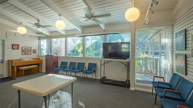 Building Photo - 1611 Clower Creek Dr