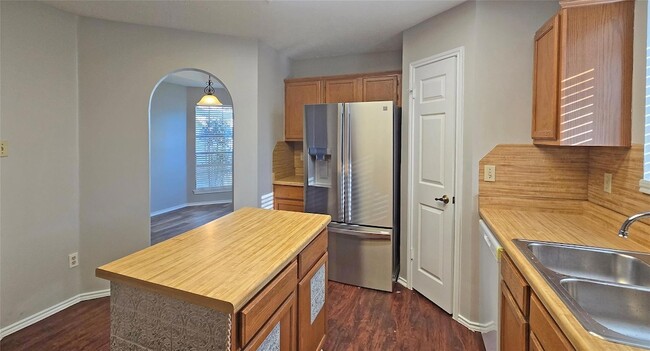 Building Photo - 2120 Zephyr Ln