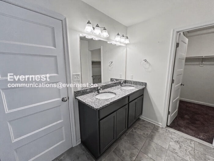 Building Photo - 102 Ridgeway St