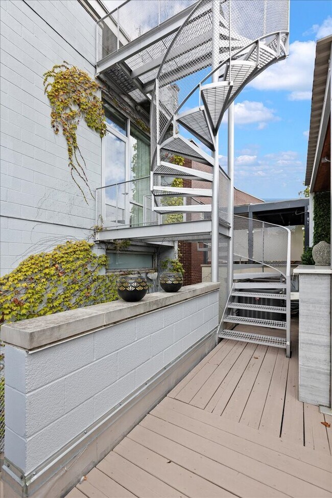 Building Photo - 1823 W Race Ave