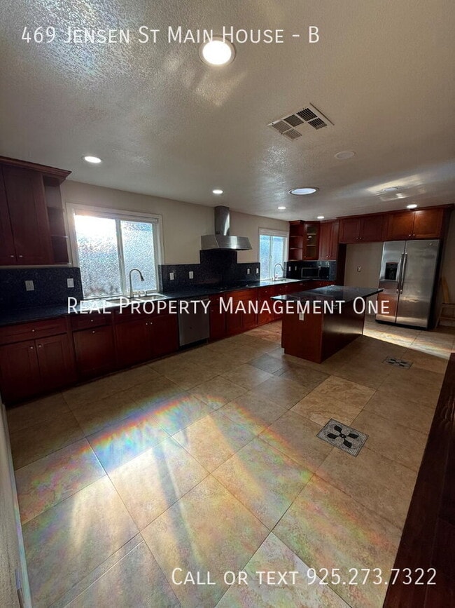 Building Photo - 469 Jensen St