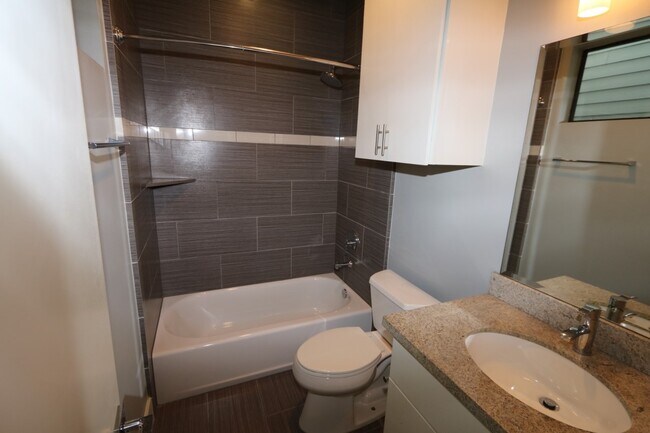 Building Photo - 2103 Hadley St