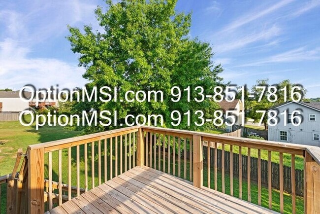 Building Photo - Well Maintained Half Duplex