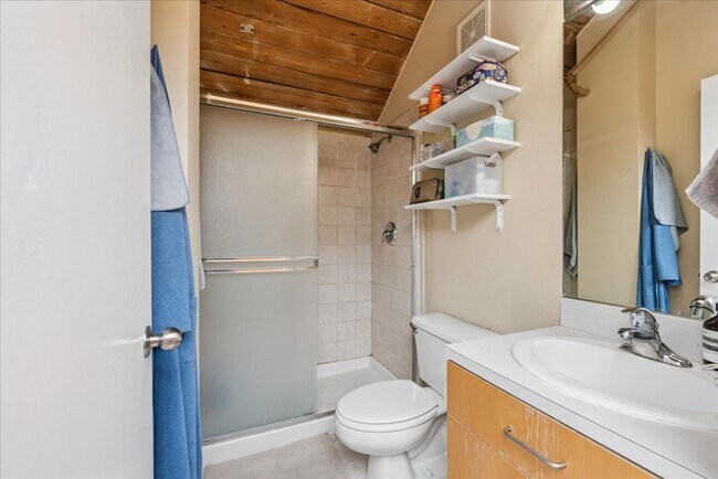 Building Photo - 2300 W Wabansia Ave